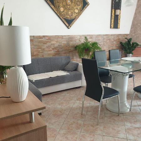 Casa Vacanze Con Giardino E Area Barbecue Martis ภายนอก รูปภาพ